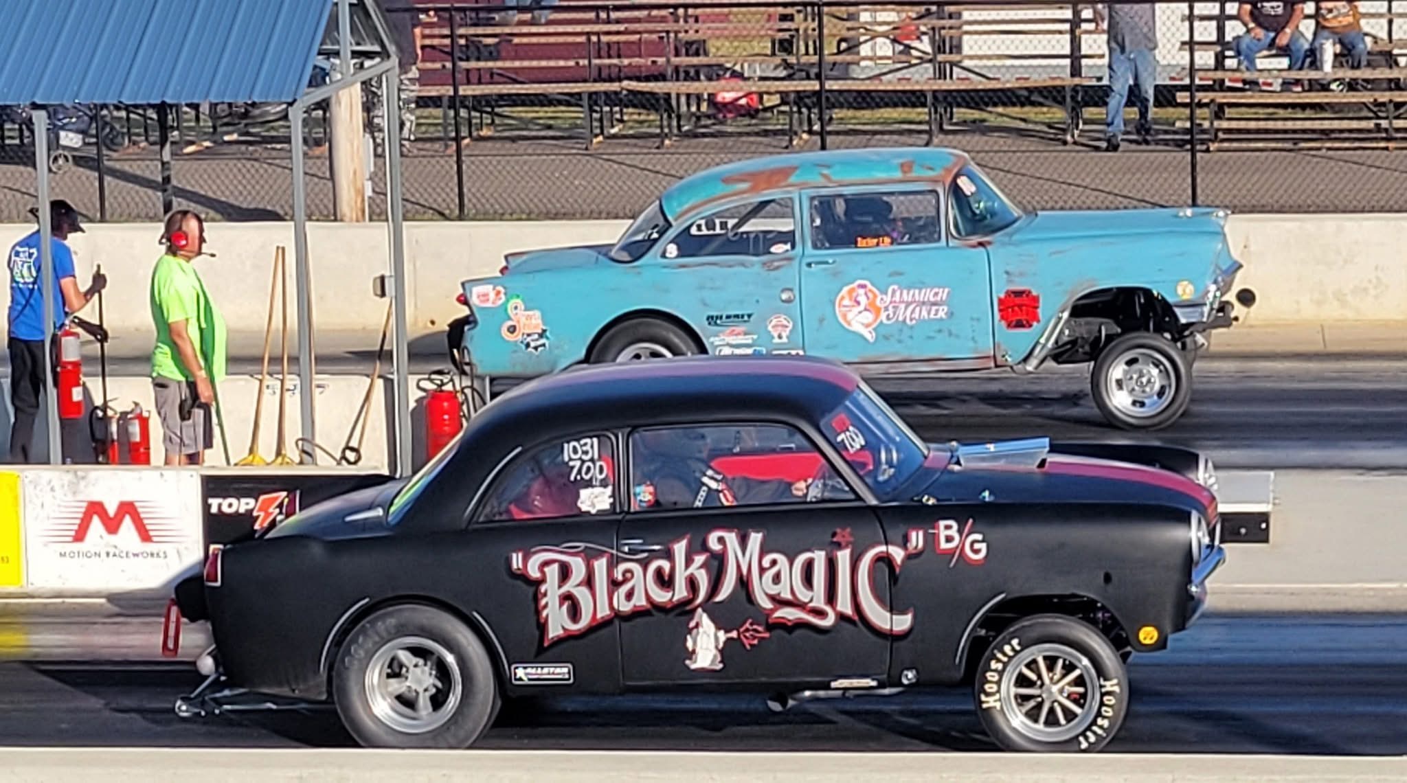 Nostalgia Gasser drag racing action